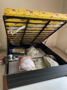Hydraulic Bed Queen Size With Mattress