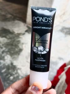 Pond&#39;s Bright Miracle Facewash