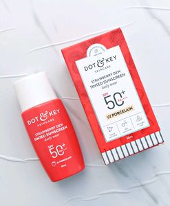 Dot &amp; key Strawberry Dew Tinted Sunscreen SPF 50+