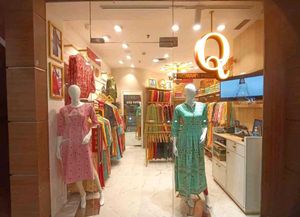 BRANDED- Elegant Kurta Set with Collar and buttons