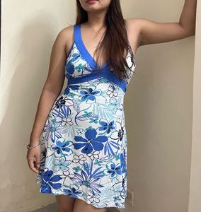 V-neck Blue And White Floral Print Dress