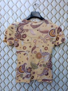 New With Tag Korean Art body fit top