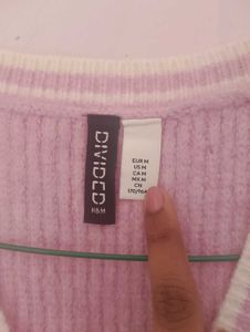 Knitted sweater vest in v-neck shape