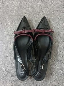 Pointed Toe Black Slingback Heels