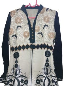 Elegant Embroidered Kurta