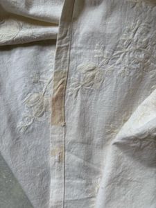 embroidered dining table Mate