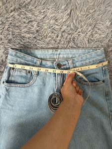 Light Wash Frayed Hem Jeans