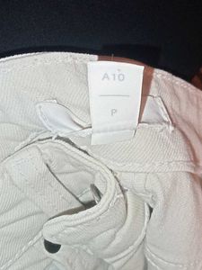 H&amp;M WHITE STRAIGHT FIT JEANS