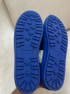 Stylish Blue &amp; White Leather Sneakers