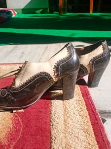 ⚡Price Drop❗Vintage Cream And Brown Boots