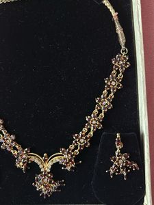 Vintage Floral Necklace &amp; Earring Set