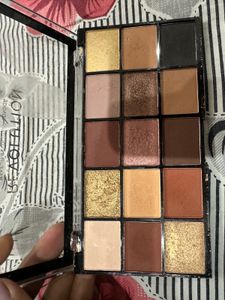 Blingy And Glittey Eyeshadow Palete