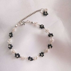 Daisy Bracelet 🖤🤍