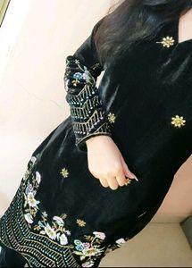 Pakistani Style Velvet Kurta And Pants With Dupata
