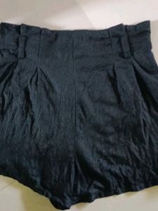 Black Buttoned High-Waisted Shorts
