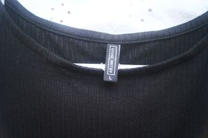 SLEEVELESS TOP
