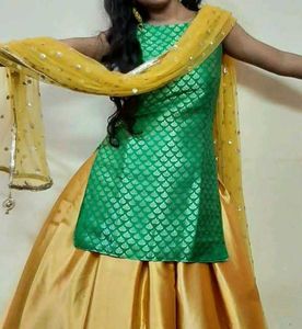 Sleeveless Ethnic kurta
