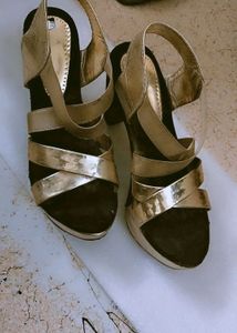 Golden And Black Heels , Looking 😍
