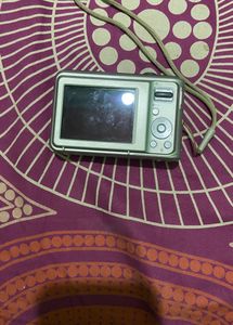 Samsung ES25 Digital Camera With Battery