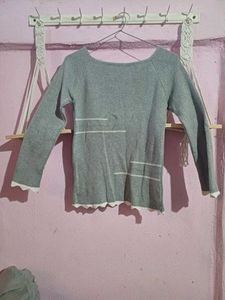 grey full sleeve knit top
