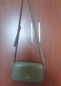 Tommy Hilfiger Sling Bag
