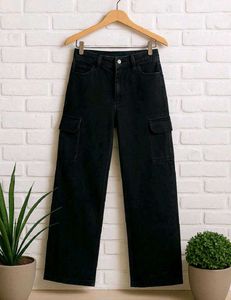 Black Wide-Leg Cargo Jeans