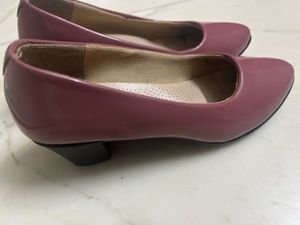 Elegant Mauve Bellies