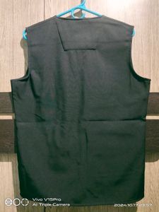 Men&#39;s riding &amp; hiking sleeveless four pocket jacke