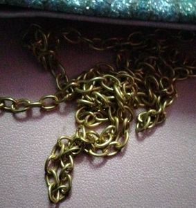 CUTE GIRL SEELING BAGS