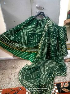 Green Bandhani Skirt & Dupatta