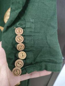 Elegant Green Kurta with buttons and leaf