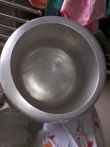 Bajaj Pressure Cooker In Fully Working Condition