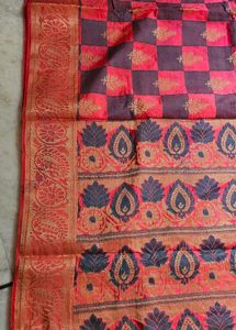 Red &amp; grey  Checked Saree