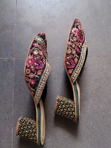 V Walk Floral Block Heel - Ethnic