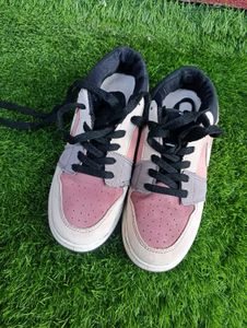 Trendy color-block sneakers