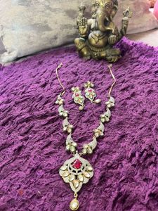 AD Elegant Kundan Necklace &amp; Earring Set