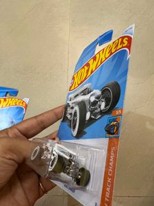Hot Wheels: Mustang Dark Horse &amp; Bone Shaker