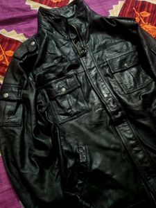 Y2K Vintage Black leather jacket 🔥