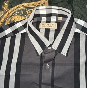 Authnetic burberry shirt L size