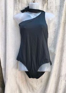 Stylish One-Shoulder Swimsuit