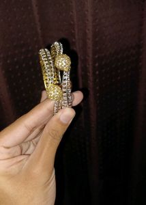 Ad Bangles Set