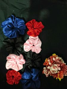 8 Scrunchies 💗