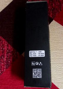Women&#39;s Makeup Fixer