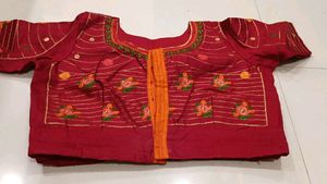 Red Blouse margin Is Their