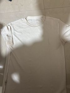 White texture t-shirt