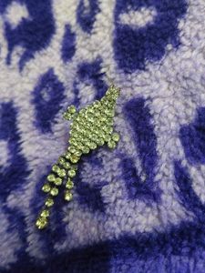 Small Saree Pin With Stone.