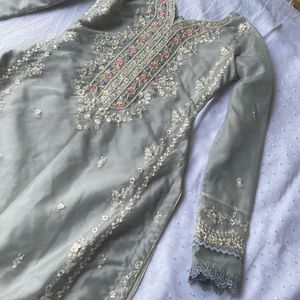 Elegant Embroidered Pakistani suit Kurta Set