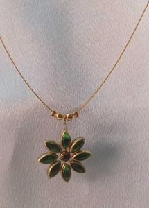Green Floral Pendant Necklace
