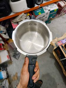 Elite Shine 3 L Induction Bottom Pressure Cooker