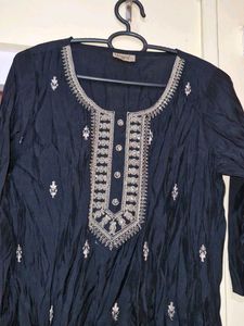 Elegant Black Embroidered Kurta | L